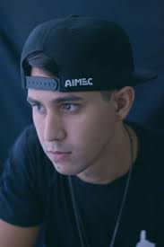 Escola de DJs Conduz Estudantes Diretamente aos Palcos do Rio de Janeiro.  Veja Case da AIMEC RJ