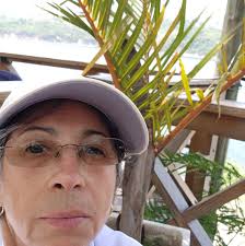 Wow la mamá de #Caramelo es una dama muy hermosa y educada además de que  está muy joven parece como su hermana . Ella refleja que es un ser de buen  corazón .