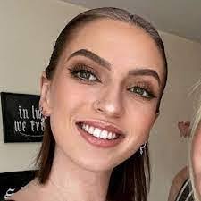 Ellie Cuthbert's Instagram, Twitter & Facebook