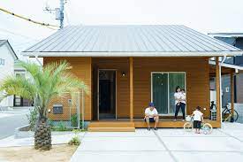 平屋でも 2階建でもない ちょうどいい広さの loafer 外観 施工事例 bino bino播磨 中塚組 freeqhomes loafer 外観 外壁 平屋 平屋風 木貼り 無垢 片流れ屋根 勾配天井 吹抜け ガルバ 黒 アプローチ ウッドデッ 家を建てる おしゃれな家 片流れ