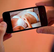 Sexy Selfies: „Ich habe noch keine Beziehung ohne Nacktbilder geführt“ -  WELT