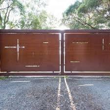 Corten steel is most popular materials widely used in architectural wall cladding system and architectural decoration projects, because its wonderful features: Corten Steel Metal Iron Fence And Gate For Home Buy Iron Gates Gates And Steel Fence Iron Grills And Gates Product On Alibaba Com