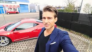 As a fragrance critique, i give every fragrance the same respect and the same testing procedure. Jeremy Fragrance Youtube