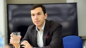 Víkendy a štátne sviatky prvých 5 hodín zdarma. V Pietro Filipi Je Treba Hodne Veci Zmenit Rika Novy Majitel Michal Micka Zlepsit Chce Panskou Kolekci Hospodarske Noviny Ihned Cz
