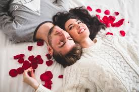 Sevdiyinizlə birlikdə romantik vaxt keçirməyin yolları | TurpKimi.com
