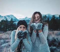 33 Photos Of Snowy Days When It S Snowing It S Best To Take Such A Photo Snow Photoshoot Winter Photoshoot Snow Pictures