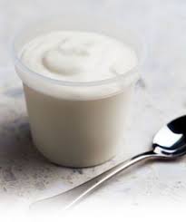 Plain Greek Yogurt Face Masks Are Great Yogurt Contains Natural Good Stuff That Helps Exfoliate Regenerate Dull Skin Homemade Yogurt Yogurt Substitute Food