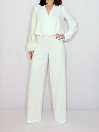 Der jumpsuit kann wirklich von jedem figurtyp getragen werden, egal ob klein, groß, mit vielen oder wenigen kurven. Weisser Overall Fur Frauen Hochzeit Overall Weitarm Jumpsuit Etsy