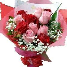 Apakah mawar merupakan bunga favorit anda? Buket Bunga Mawar 2 Warna Merah Dan Pink Jadi Hiasan Cantik Saat Wedding Flower Delivery Flowers Florist