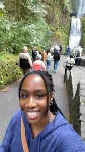 Visiting Multnomah Falls in Oregon