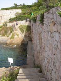 Sur Le Sentier Du Littoral De Pampelonne A Saint Tropez Par Provence Guide Net Sentiers Saint Tropez Tourisme