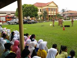 Ini logo sekolahku.ku berumur 9 tahun.ku telah mencipta dua blog.ku dalam 3 dahlia.pelakon kesukaan ku akan memjemputmu ke dalam blog ini.tambahku kalau mu sudi.bb6400@hotmail.com. Sekolah Menengah Kebangsaan Permaisuri Nur Zahirah Kronis A
