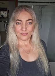 What hairstyle would suit a woman with thinning long hair?