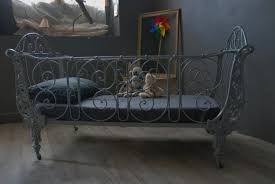 Interior Design Lit En Fer Ancien Lit En Fer Forge Vendu Atelier Vintage Meuble Salon Original Canape Cool Furniture Reupholster Furniture Repurposed Furniture