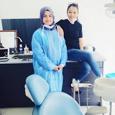 Setelah 6 bulan semalam along kena menghadap doctor pakar o&g di klinik pakar hospital shah alam untuk procedure calposcopy untuk kali ke 2. Klinik Gigi Di Kota Damansara Ini Mungkin Paling Hipster Pernah Kami Jumpa Doktor Pun Cun Beb