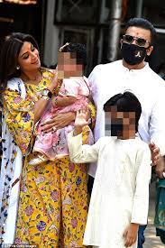 Actor shilpa shetty celebrated her birthday with husband raj kundra with a lunch date. C R5rteq29qfwm