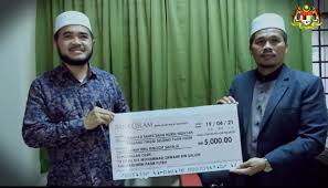 Ogos lalu, beberapa ahli dap sarawak membuat laporan polis terhadap ahli parlimen pasir puteh itu berhubung kenyataannya terhadap isu kitab injil. Sumbangan Untuk Maahad Tahfiz Sains Oleh Ahli Parlimen Pasir Puteh Berita Parti Islam Se Malaysia Pas
