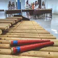 Alat musik tradisional daerah jambi selanjutnya adalah sekdu, sekilas bentuknya hampir mirip atau bahkan menyerupai suling, salah satu musik khas sunda. Diusulkan Jadi Warisan Budaya Dunia Inilah Keunikan Kolintang
