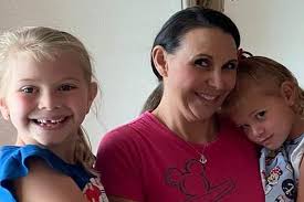 Fundraiser for Melanie Koolhof by Eddy Valdes : Help Melanie and Her  Daughters Rebuild