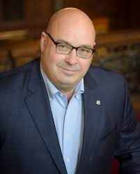 TOASTING A NEW YEAR AND A NEW CLUB PRESIDENT: