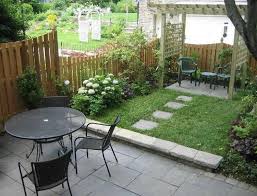 Vous avez un petit jardin. Petit Jardin Idees D Amenagement Deco Et Astuces Pratiques Amenager Petit Jardin Petits Jardins Amenagement Jardin