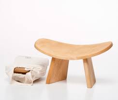 La Version Voyage De Notre Banc De Meditation A Ete Concue Dans Un Esprit De Polyvalence Et De En 2020 Banc De Meditation Chaise Meditation Tabouret De Meditation