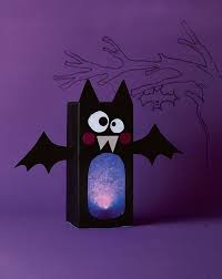 Gruseliger Spass Fledermaus Laterne Selber Basteln Makerist Magazin Halloween Deko Basteln Laternen Basteln Halloween Laternen