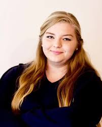 ❗️Vortstellungsrunde! ☀️ • • Mein Name ist Laura Lipp. Gemeinsam mit meiner  Mutter betreibe ich den Pflegedienst Sonnenschein. Mein Altenpfegeexamen  habe ich 2022 abgeschlossen. Ich könnte mir keinen schöneren Beruf  vorstellen. Neben