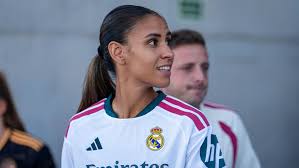Lakrar no oculta su deseo de jugar con el Real Madrid en el Bernabéu pero centra el foco en la Champions: «... — OkDiario
