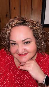 Curly girl introduces herself and shares her love for natural hair