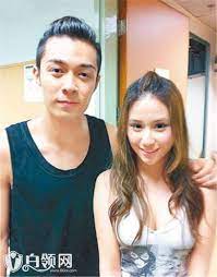 Pakho chau (周柏豪) a useless f2d (富二代, rich second generation) that dropped out of medicine in his final year because he wasn't able to woo a fellow student in the same year. å'¨æŸè±ªè€å©†stephanieä¸ªäººèµ„æ–™åŠå®¶åº­èƒŒæ™¯ä»‹ç»stephanieç…§ç‰‡ å£¹è¯»