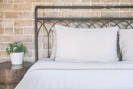 Quando sono venuta in germania nella valigia mia mamma voleva infilarci anche delle lenzuola,ma i qui i classici lenzuoli all´italiana non si usano. Rifare Il Letto In Hotel 5 Mosse Per Un Risultato Perfetto