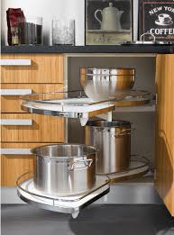 Mutfak, evin en çok malzemesi olan yeri eh haliyle düzenlemesi de bir o kadar zor. Intema Mutfak Kose Dolap Cozumleri Ile Mutfaklarinizdaki Kullanimi Zor Atil Alanlari Fonksiyonel Hacimlere Donusuyor Mutfak Mutfak Dolaplari Dolaplar