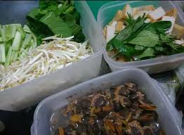 ( disiat2 ) bahan hiris atau dipotong tauhu (di goreng) daun bawang & daun sup cili merah telur rebus limau kasturi/limau nipis bahan kuah: Mudahnya Ini Resepi Mee Kari Chinese Style Yang Sedap Pantas Disediakan