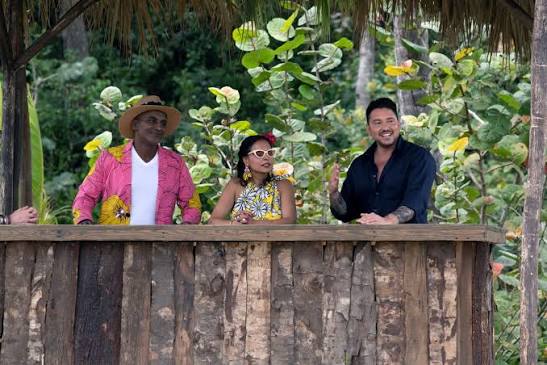 Four Castaways. One champion. It all comes down to this!! The  #ChoppedCastaways finale brings back the classic three-round Chopped  format, with smoke, fire, and one final Gauntlet standing between these  chefs and