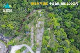 平日 週一至週五 3帳以上歡迎與營主電話 0936 175763 聯繫預約 這裡是個適合親子露營 親近大自然的好地方 近 市郊卻能遠離塵囂 可以靜靜聆聽潺潺的流水聲 亦可呼吸森林的清新 給孩子們一個最自然的玩耍空間 也給自己一個最放鬆的休息地方 營 city photo