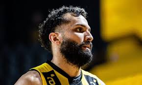 lucialastra, Autor en 970 Universal