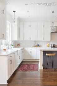 A Timeless White Kitchen Design That Uses Beautiful White Cabinets A Simple Light Tile Backsplash And A Kitchen Design Timeless Kitchen White Modern Kitchen