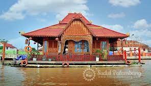 Sesuai namanya, rumah ini dibangun menggunakan cara atau konsep dari rakit. Rumah Adat Provinsi Bangka Belitung Rumah Rakit Rumah Limas Faizalefendi