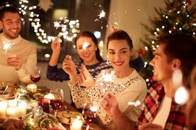 Weitere ideen zu silvester, deko silvester, tischdeko silvester. Silvester Ideen Fur Zuhause So Planst Du Deine Silvesterfeier Lebens Karneval