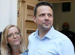 Rafał trzaskowski, obecny prezydent warszawy, został kandydatem na prezydenta rp. Zona Trzaskowskiego Zakazona Koronawirusem Prezydent Warszawy Prosi Trzymajcie Kciuki Za Gosie Super Express Wiadomosci Polityka Sport