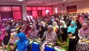 Ucapan hari raya daripada zahida zarik khan exco puteri umno malaysia merangkap ketua puteri bahagian pandan. Zahida Zarik Khan Kahwin