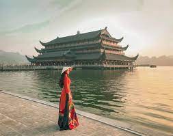Chùa tam chúc là ngôi chùa lớn nhất thế giới trong tương lai, với cảnh quan hùng vĩ, tiền lục nhạc, hậu thất tinh cùng với những giá trị văn hoá tâm linh độc đáo và đặc sắc. Giá»›i Tráº» Check In Chua Tam Chuc Dá»‹p Ä'áº§u NÄƒm Kenh Truyá»n Hinh Ä'ai Tiáº¿ng Noi Viá»‡t Nam Vovtv