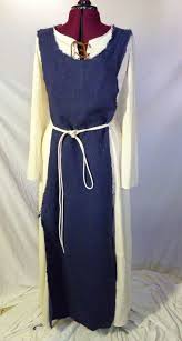 While the fashions of the upper classes were changing with the decade (or at least the century), peasants and laborers stuck to the useful, modest garments their progenitors had been clad in for generations during the middle ages. Medieval Peasant Dress Murron Made To Order Etsy Medieval Peasant Dress Medieval Clothing Peasant Peasant Dress