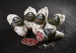 Sustantivo de género exclusivamente masculino, que lleva los artículos el o un en singular, y los o unos en plural. Cured Sausage With Green Peppercorns French Salami Maison Loste