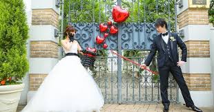 ハートの風船を撮影小物にする投げキッスショットの撮り方 marry マリー ウェディング ウエディング ブライダルフォト