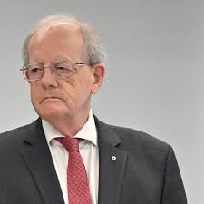 Bias' finding over robodebt investigation undermines faith in  anti-corruption watchdog, legal expert says