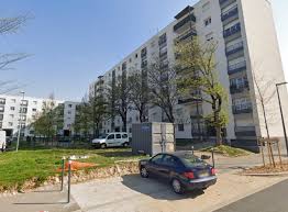 Our top picks lowest price first star rating and price top reviewed. Saint Priest La Fillette Chute Du 5e Etage Et Survit