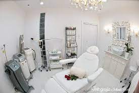 Pin By Phyllis Holmes On Spa Room Esthetician Room Decor Spa Room Decor Salon Suites Decor