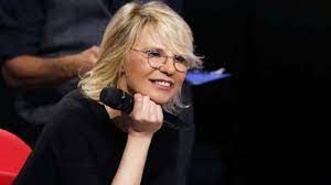 Maria de filippi è una famosa conduttrice italiana, oltre ad essere anche produttrice e autrice televisiva. Amici 2021 La De Filippi Stravolge Il Palinsesto Stop Al Nuovo Show